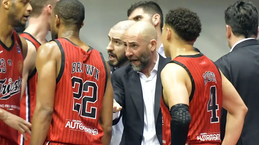 Il nuovo coach Francesco Taccetti ha il compito di tenere la squadra concentrata sul campo