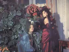 Christian Dior con Leonor Fini durante un ballo in maschera