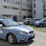Una volante della polizia all’interno del complesso che ospita il Commissariato di Monfalcone (Foto Bonaventura)