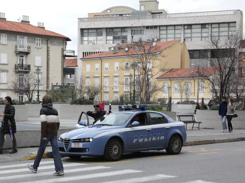 Polizia in piazza Perugino in una foto di repertorio (Lasorte)