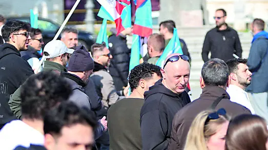 Il sit-in dei vigili del fuoco a Gorizia (foto Tibaldi)