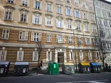 Il civico 59 di via Fabio Severo a Trieste, dove si è consumata la truffa. Foto Lasorte