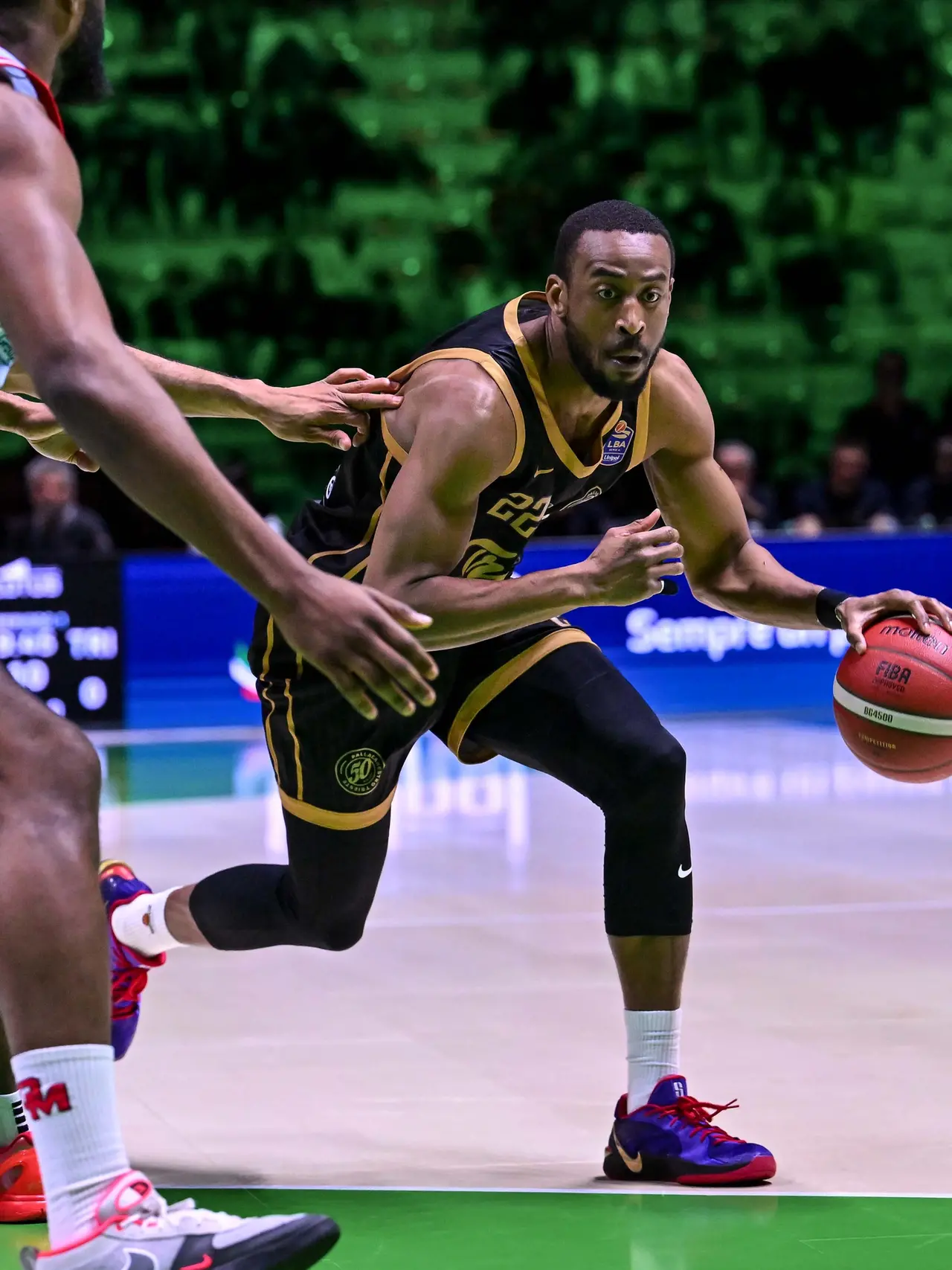 Colbey Ross durante il match di andata con Reggio Emilia (Bruni)