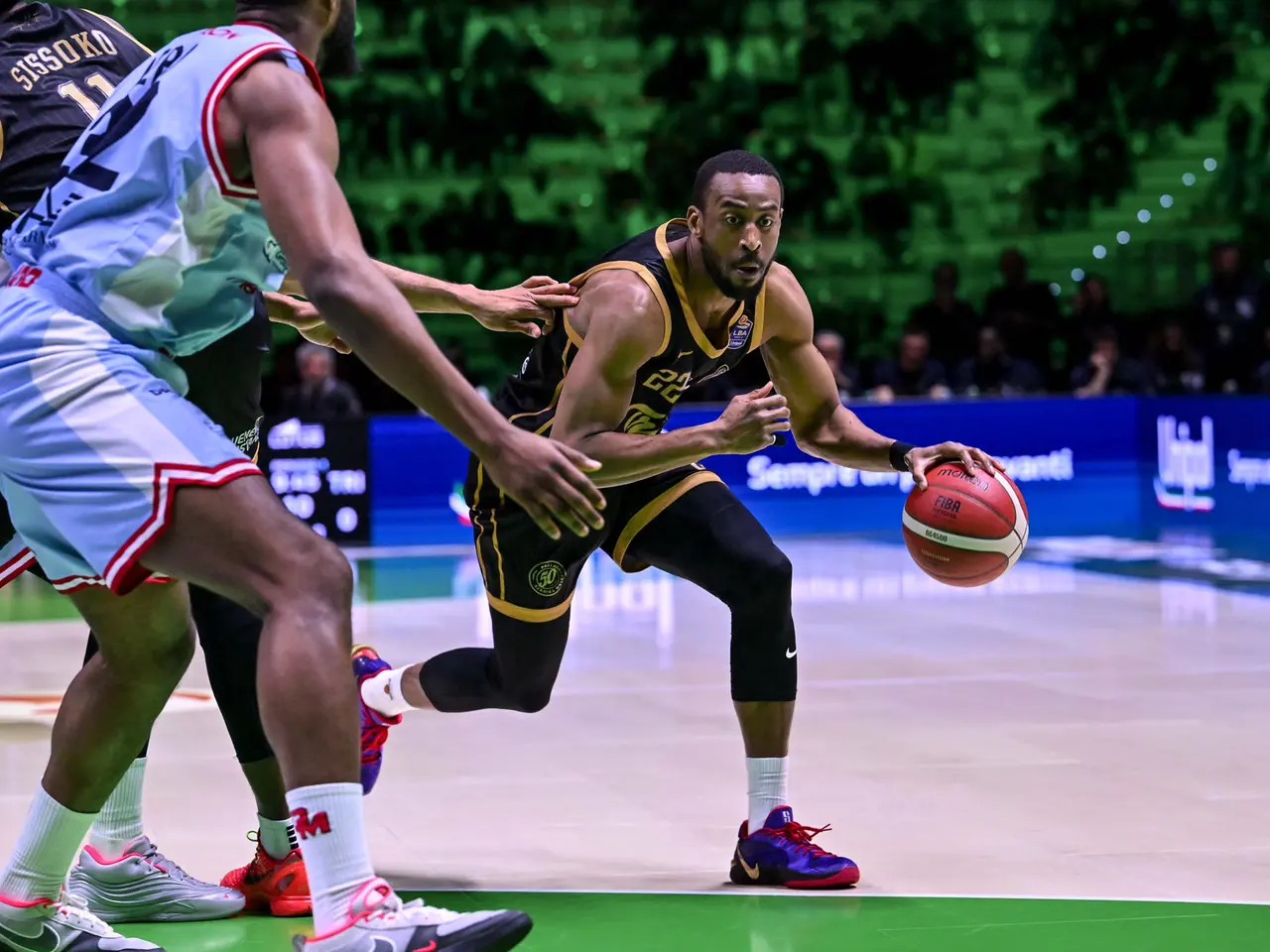 Colbey Ross durante il match di andata con Reggio Emilia (Bruni)