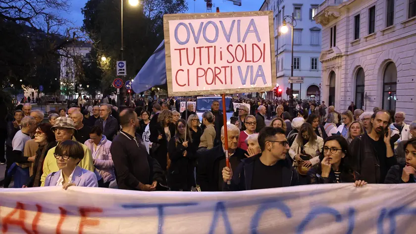 La grande manifestazione del comitato No Ovovia a ottobre 2024