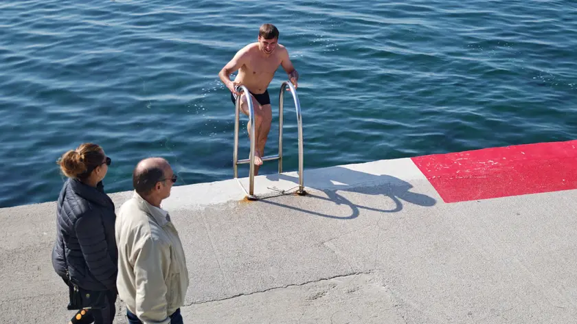 In questo 8 marzo c'è anche chi ha testato la temperatura dell’acqua (Lasorte)