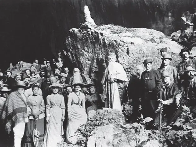 Una visita della Section alle grotte di San Canziano