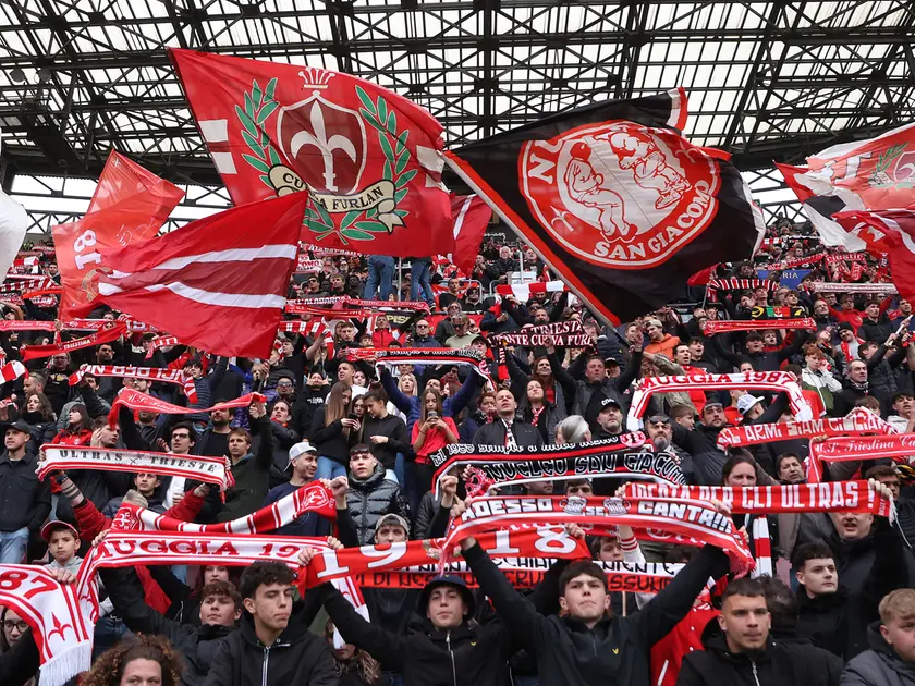 La coreografia della Curva Furlan: lo stadio Rocco per la prima volta potrebbe non essere nella prossima stagione il palcoscenico della Triestina