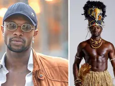 Un primo piano di Junior Traore, a destra con un costume tradizionale ivoriano