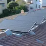 Un impianto fotovoltaico installato sul tetto di un’abitazione