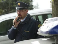 Un poliziotto sloveno al lavoro