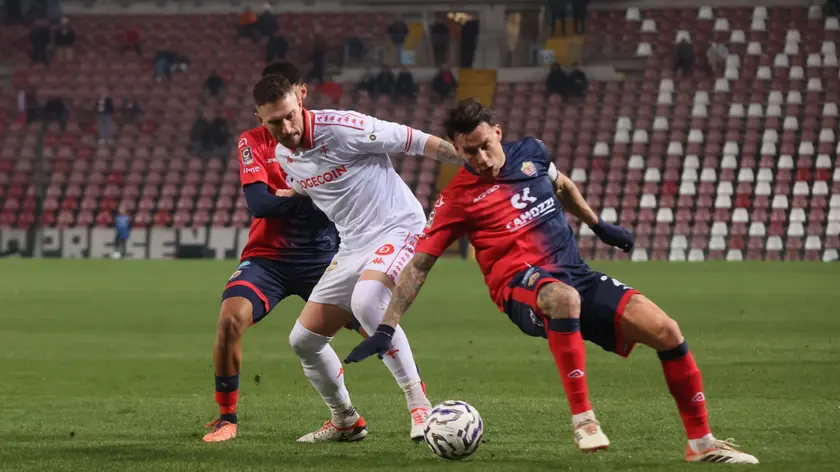 Il capitano Tommaso Silvestri prova a recuperare per dare una mano alla difesa Lasorte