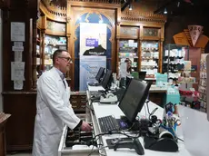 Il titolare della farmacia Biasoletto che ha segnalato l’anomalia e seguito il piano dei carabinieri Foto Lasorte