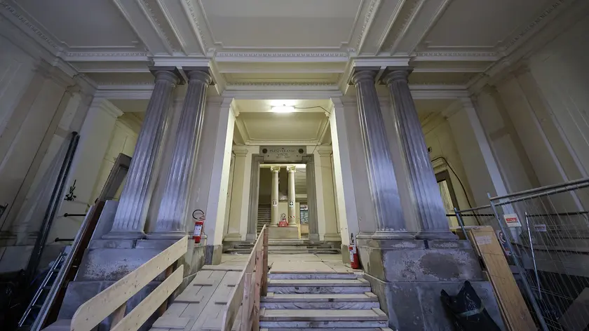 L’ingresso monumentale di Palazzo Parisi, in viale Miramare (fotoservizio Massimo Silvano)