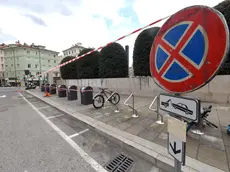 Partono i lavori in piazza Goldoni a Trieste: il muro da demolire