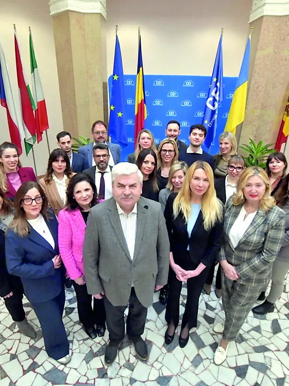 Lo staff: il gruppo che lavora nella sede Cei di Trieste (foto Bruni)