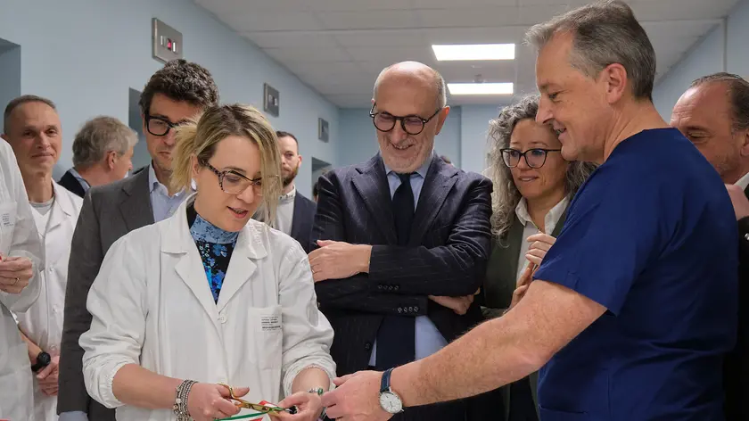 Il taglio del nastro della nuova Medicina d’Urgenza Foto Massimo Silvano