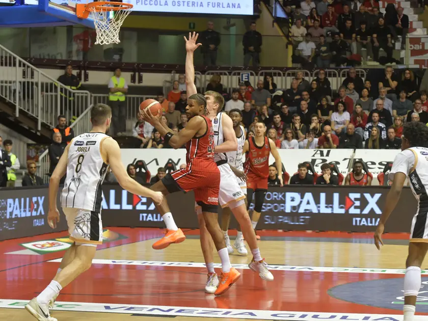 Jahmi’us Ramsey in azione contro Trento (foto Francesco Bruni)