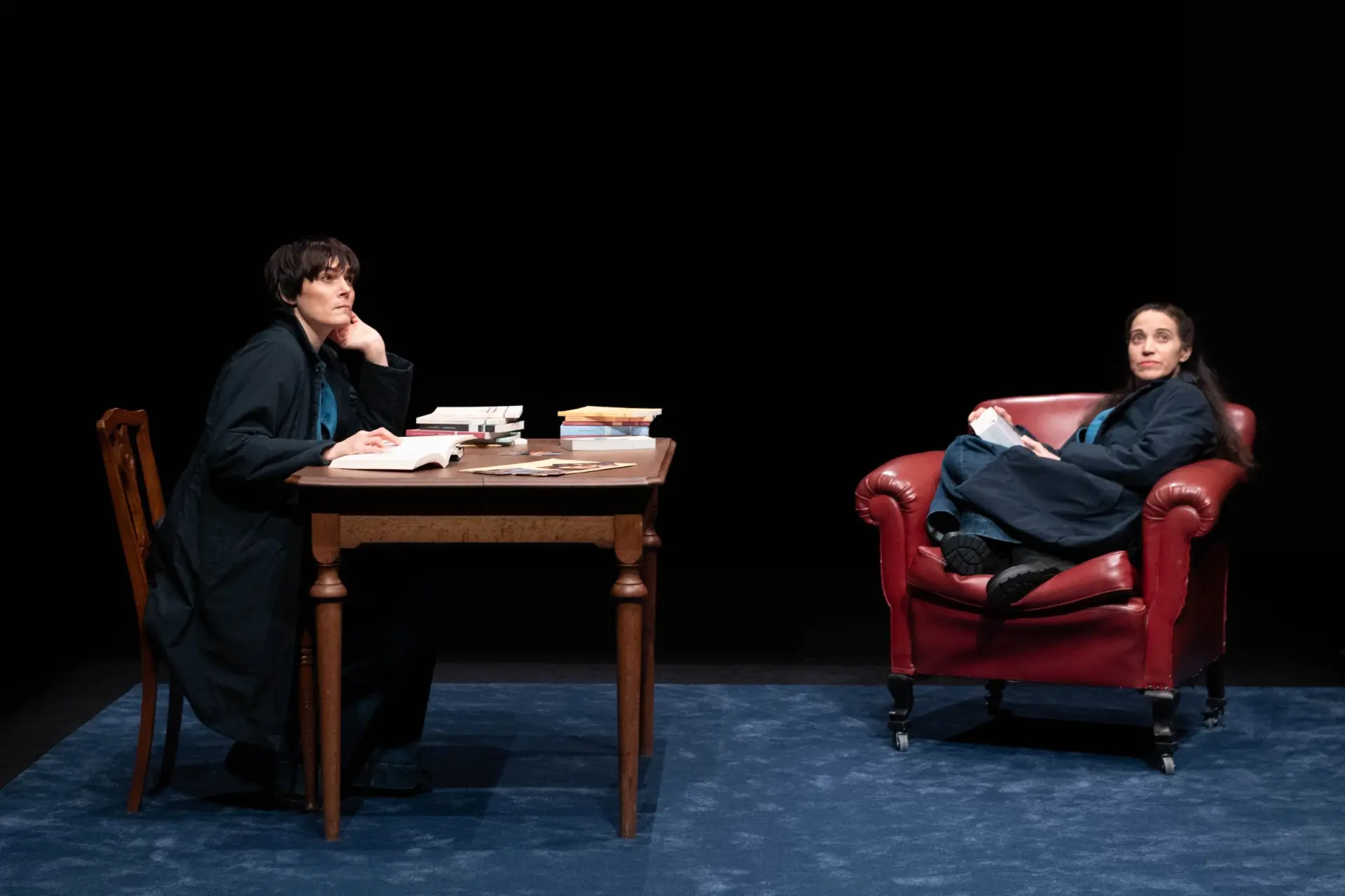 Un'altra scena dello spettacolo Guarda le luci, amore mio