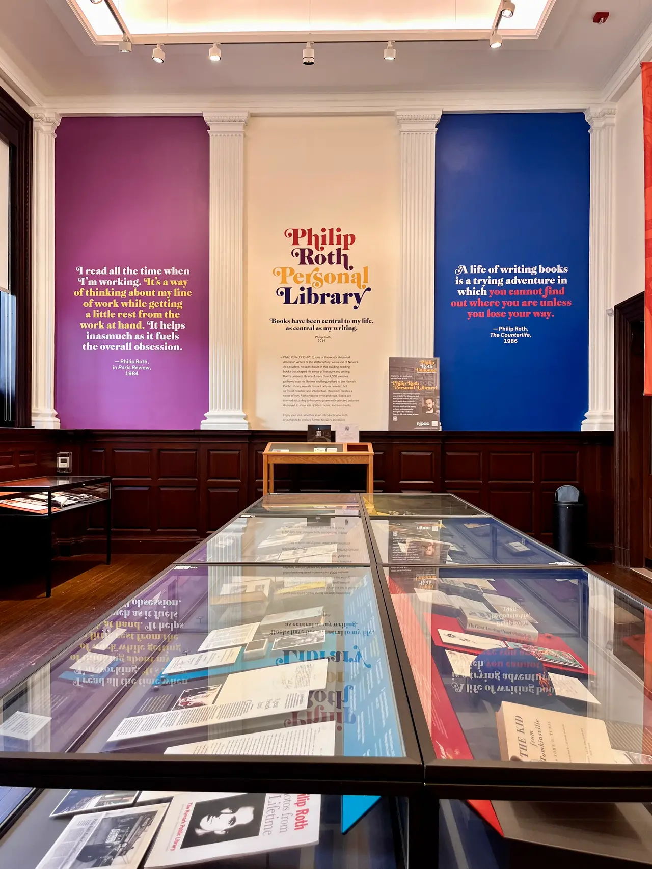 Scaffali all’interno della a Philip Roth Personal Library a Newark