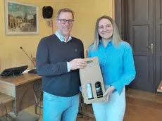 Il sindaco Polidori con la nuova proprietaria del castello di Muggia