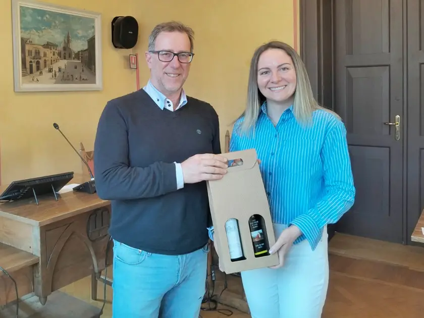 Il sindaco Polidori con la nuova proprietaria del castello di Muggia