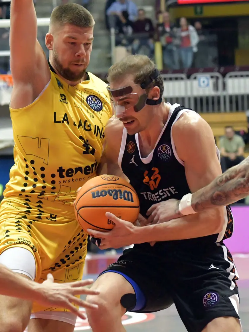 Lodovico Deangeli con la maschera protettiva (foto Francesco Bruni)