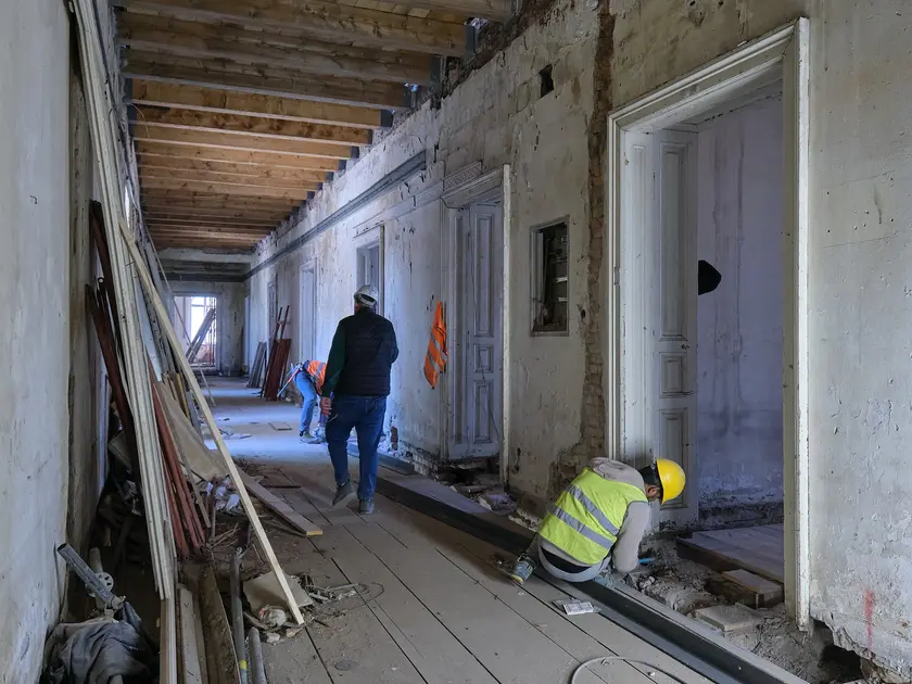 Lo storico immobile: il cantiere nei piani di largo Panfili (Fotoservizio Massimo Silvano)