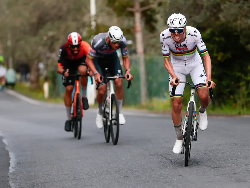 L'attacco di Pogacar sulla Cipressa nella scorsa Milano-Sanremo, dietro Van Der Poel e Ganna