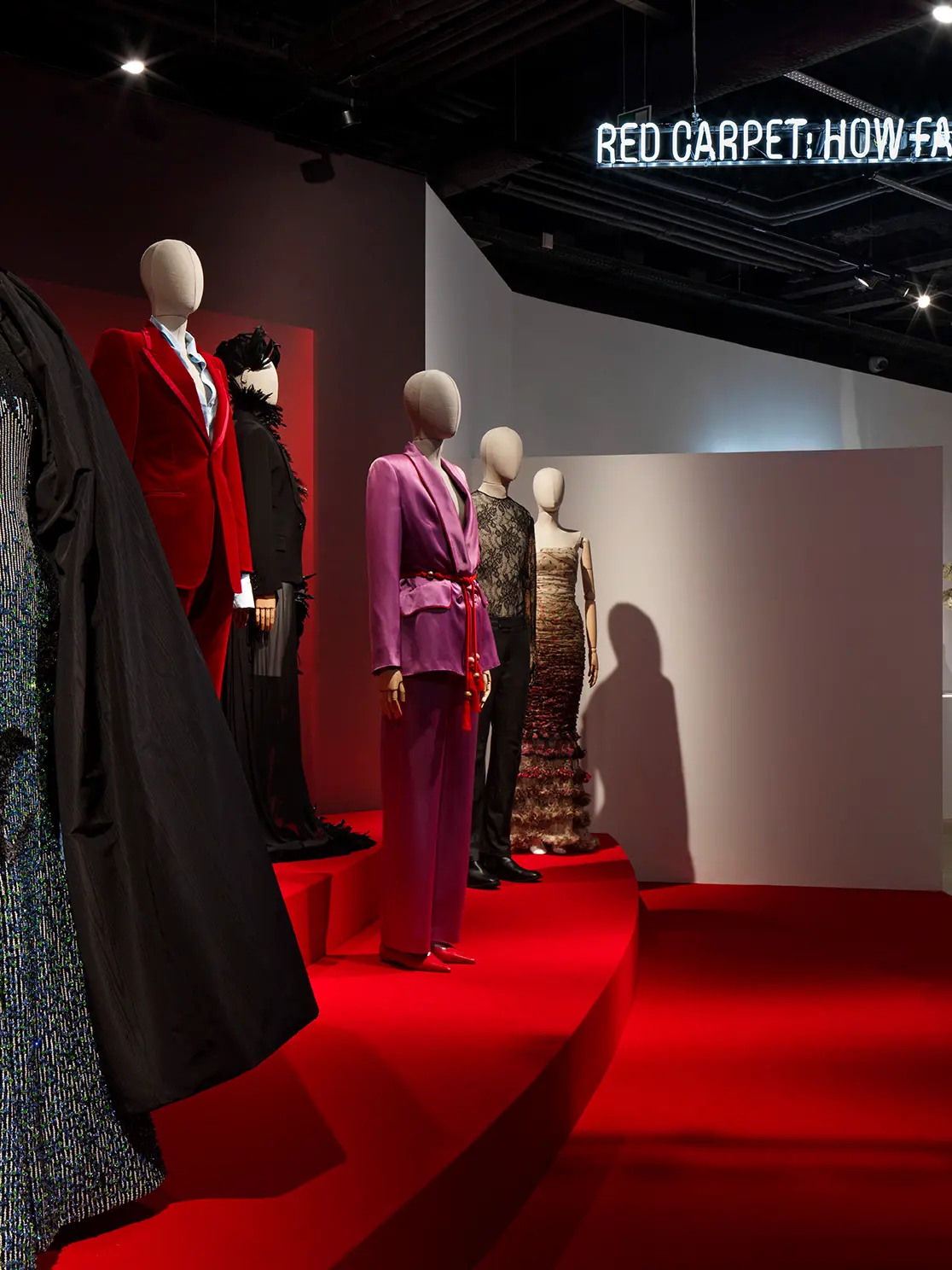 Abiti esposti nella mostra Exposure nella sede di Its Arcademy (foto M.Gardone_Fondazione ITS)