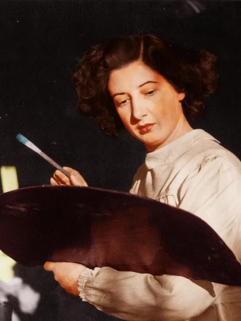 Alice Psacaropulo (14 gennaio 1921 - 14 novembre 2018) ritratta nel 1948 mentre dipinge Foto Archivio Studio Psacaropulo