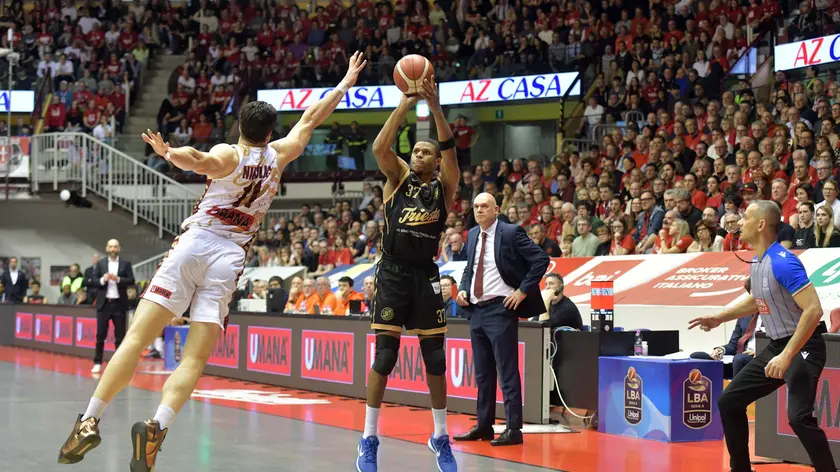 Pallacanestro Trieste, i tanti “chissà” della fuga romana di Matiasic