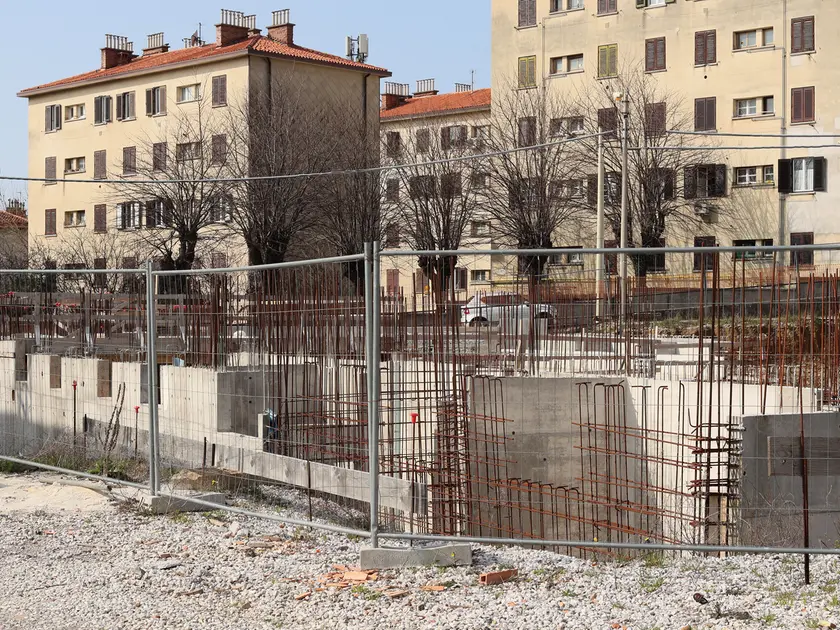 Le opere realizzate: una palazzina e le fondamenta della seconda Foto Lasorte