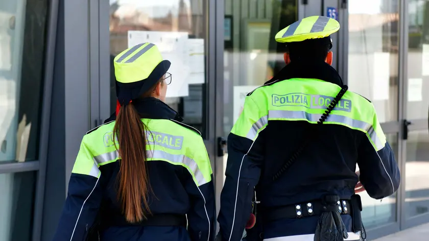 La polizia locale (Bruni)