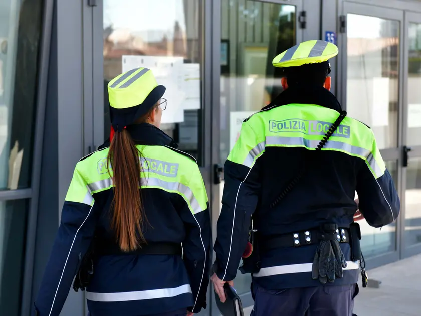 La polizia locale (Bruni)