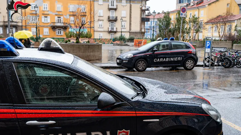 I carabinieri in piazza Perugino
