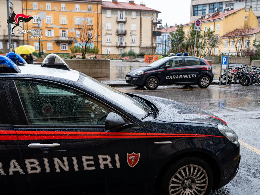 I carabinieri in piazza Perugino