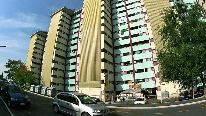 Il complesso delle “case dei Puffi”. Foto Lasorte