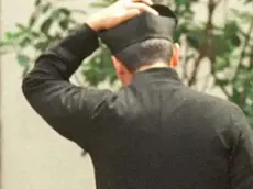 Un prete vittima di un sexy ricatto