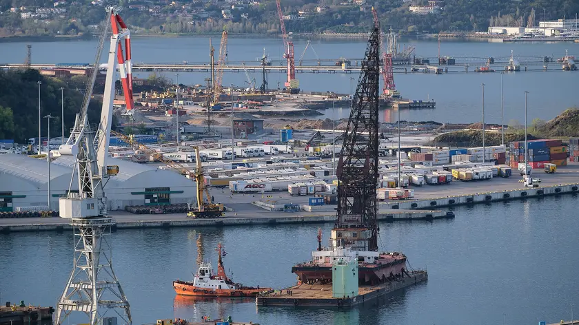 L’operazione di traino per la messa a terra effettuata il 26 marzo 2024 (Silvano)