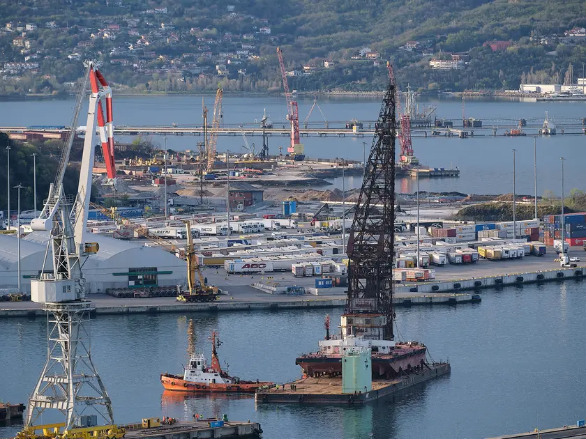 L’operazione di traino per la messa a terra effettuata il 26 marzo 2024 (Silvano)