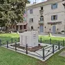 Il nuovo cippo dedicato alle vittime di Vergarolla vicino al duomo di Pola