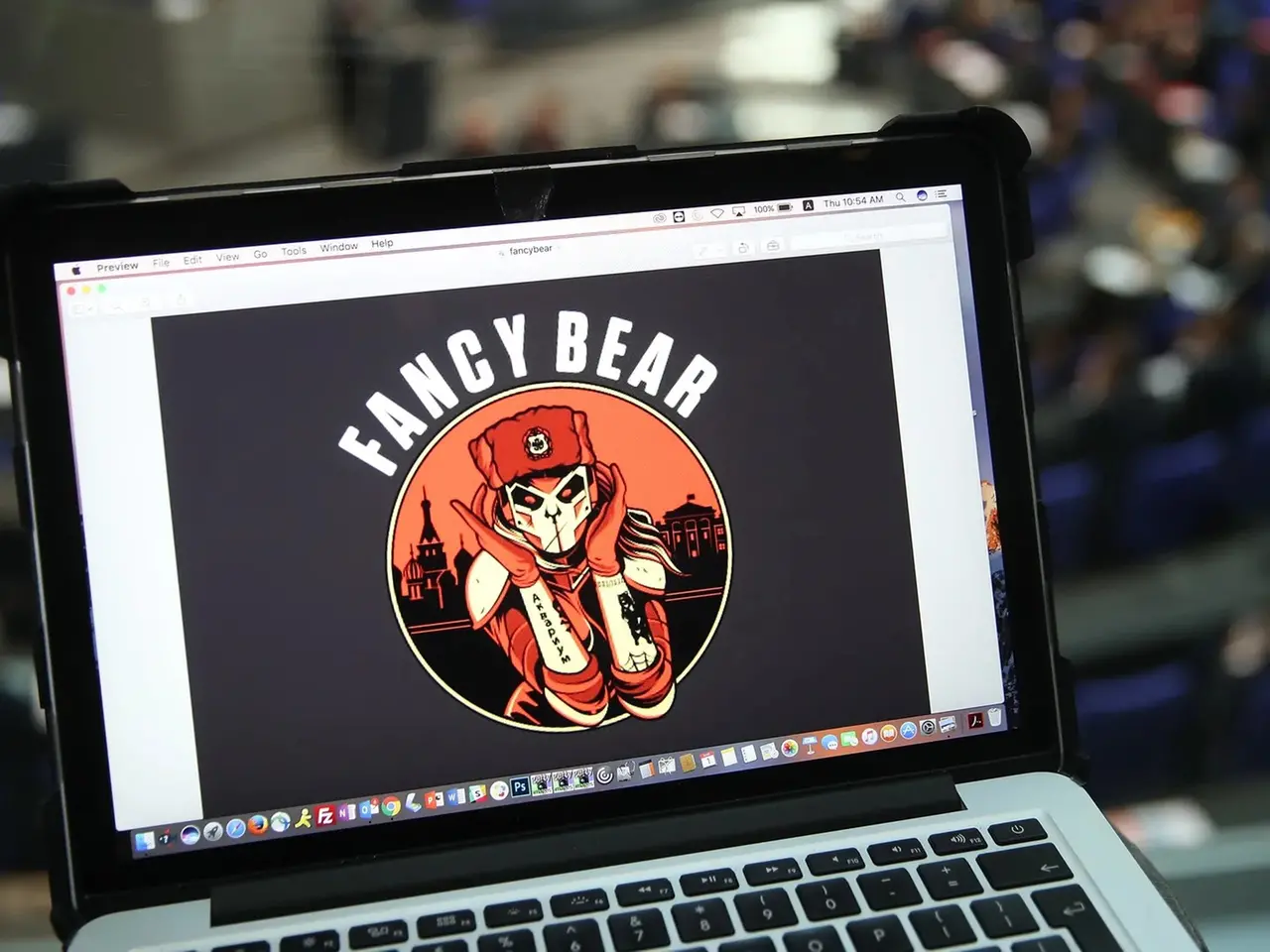 Il logo del gruppo hacker russo Fancy Bear accusato di aver condotto attacchi alle istituzioni serbe della difesa