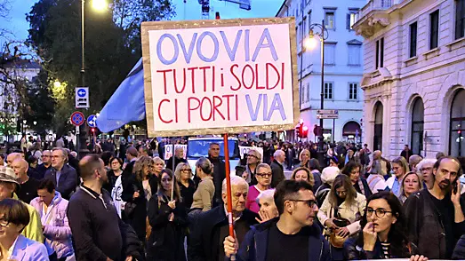 Corteo dell’ottobre 2024 contro il progetto della cabinovia (foto Lasorte)