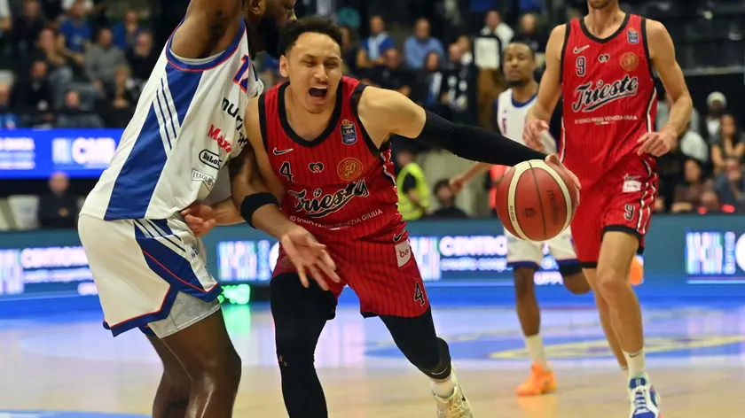 Il play biancorosso Colbey Ross (foto Francesco Bruni)