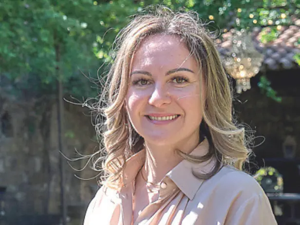 Federica Alessio ci conduce a visitare il castello di Muggia. Fotoservizio Massimo Silvano