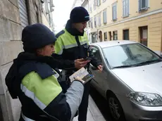 Vigili impegnati in una multa a Gorizia