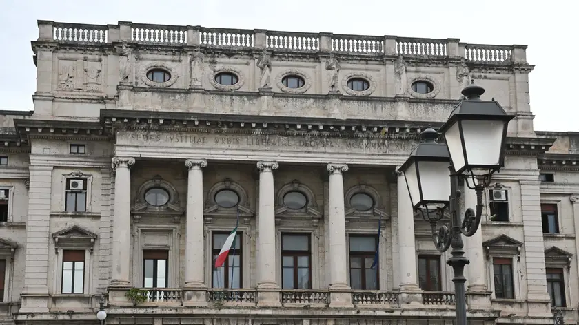 L’esterno del palazzo del Tribunale in Foro Ulpiano a Trieste (foto archivio Bruni)