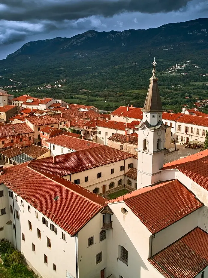 Il villaggio medievale di Santa Croce di Aidussina