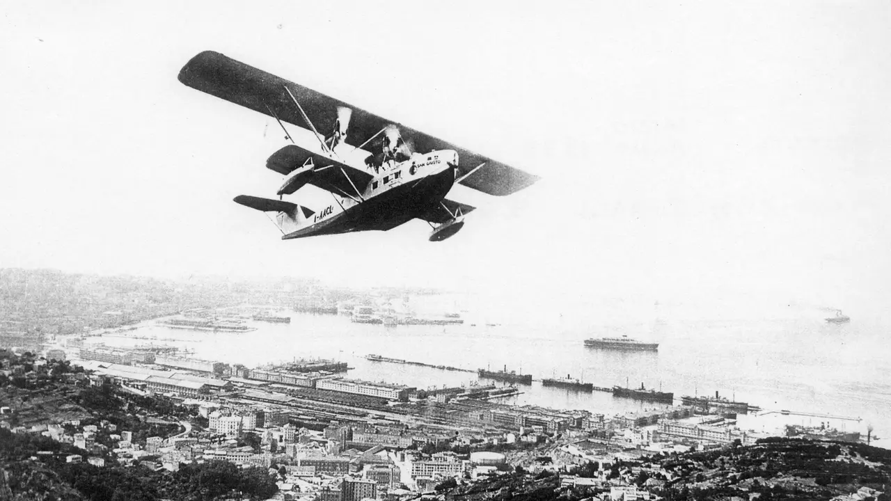 L'idrovolante Cant 10 del primo volo commerciale italiano: collegò Trieste a Torino